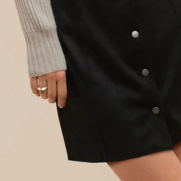 Aritzia Centinela Skirt, Black, Size 2 - Picture 2 of 4